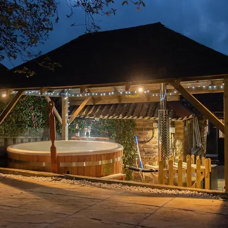 East Cottage * Wood Burning Hot Tub * Garden St Andrews Exterior photo