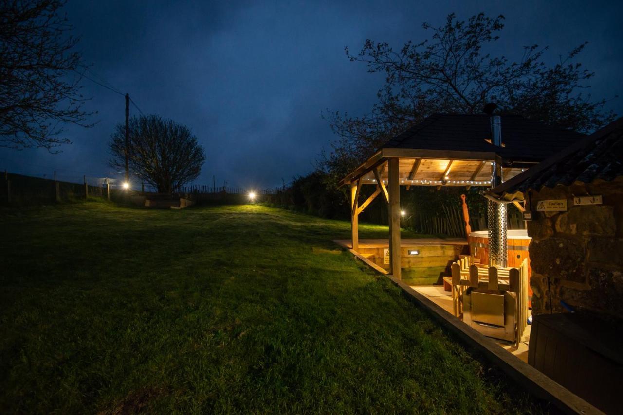 East * Wood Burning Hot Tub * Garden Holiday home St Andrews